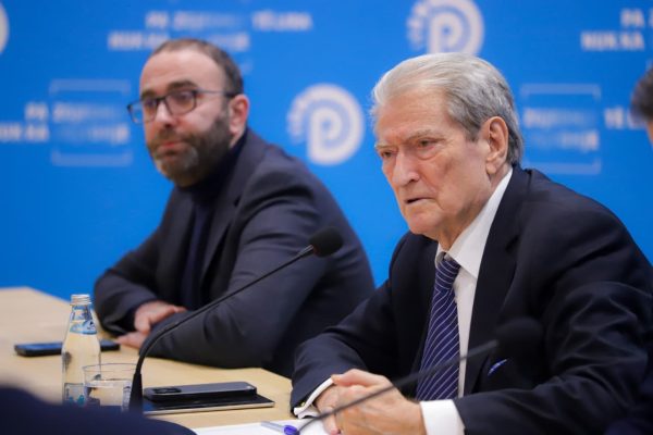 Partia Demokratike zgjedh kryetarin më 23 maj Partia Demokratike zgjedh kryetarin më 23 maj